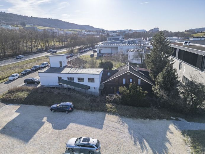 Über 8 % Rendite: Boardinghouse-Ensemble: 3 Gebäude &amp; Garten – Gebäude 2 | Büro/ weitere WG-Einheiten