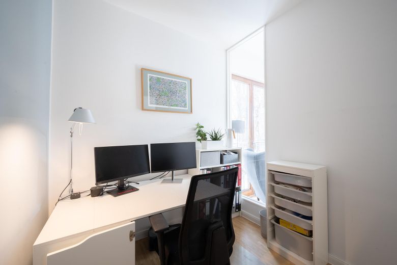 Exclusivo piso de 4,5 habitaciones con amplia terraza y vistas al agua en Berlín-Köpenick – Büro