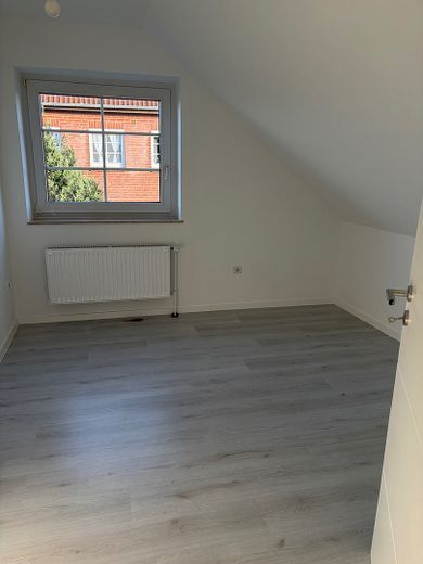 Appartement de 3 pièces dans un cadre idyllique avec jardin et 2 places de stationnement – Photo 4