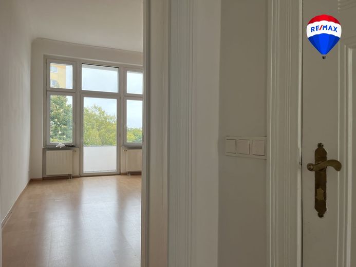 Blick vom Flur ins Wohnzimmer