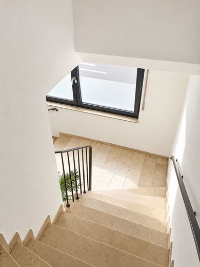 Über den Dächern von Langenfeld – 3 Zimmer mit Balkon & Einbauküche – Treppenhaus