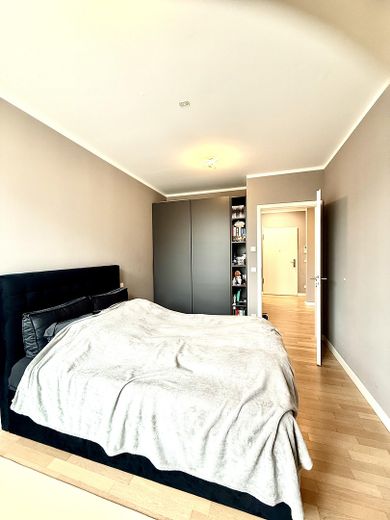 2 Zimmer Wohnung in Living 108 Apartmenthaus, Provisionsfrei, Aufzug, Sportraum, Dachterrasse – Schlafzimmer