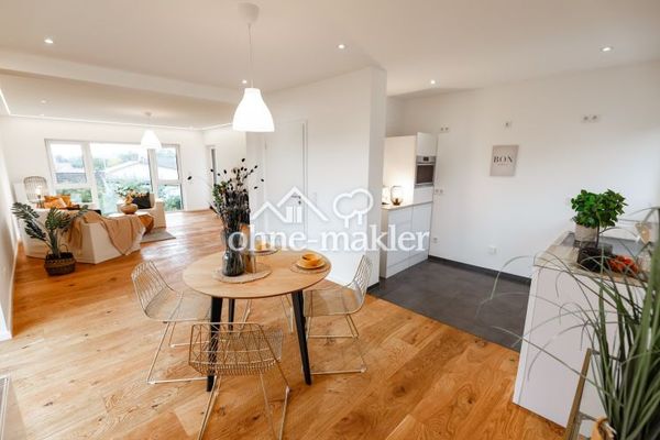 Traumwohnung im 2-MFH mit sonnigem Balkon im 1.OG - (saniert), Energie KL. A