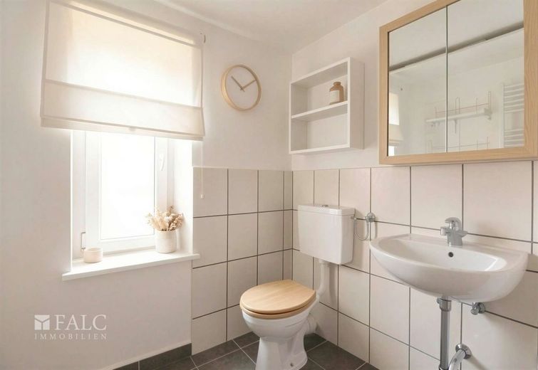 +++ Charmante DHH mit sonnigem Hof - Ihr neues Zuhause! +++ – Badezimmer II
