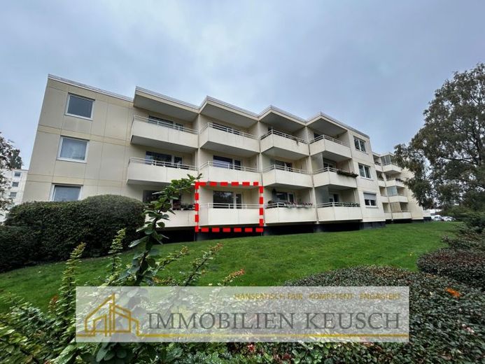 Schöne zwei Zi.-Wohnung, Hochpaterre mit großem Wohnzi. in begehrter Lage von Schwachhausen + Balkon – Zdjęcie 1