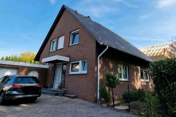 Spaziosa casa unifamiliare in una buona posizione di Herford. Terrazza da sogno e splendido giardino!