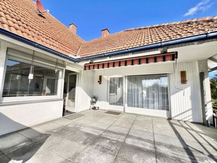 Gepflegtes, renoviertes Zweigenerationenhaus mit ausbaufähigem Nebengebäude – Foto 1