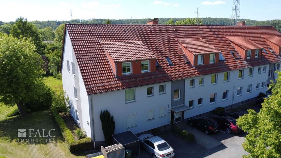 ***Elliehausen - Großzügige 4 Zimmer Dachgeschosswohnung mit Außenstellplätzen*** – Außenansicht