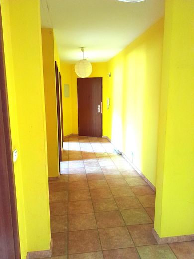 Ruhige, schön geschnittene 3-Zimmerwohnung in bester Lage ohne Provision – Flur mit viel Platz 