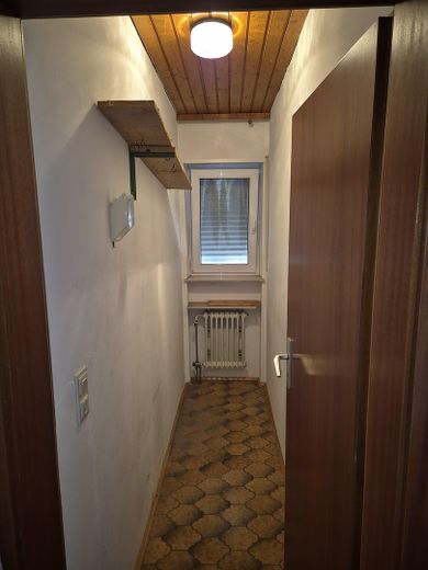 Einfamilienhaus mit Einliegerwohnung, Wintergarten, Garage und Gartenparadies auf 708 m2 – Abstellkammer OG