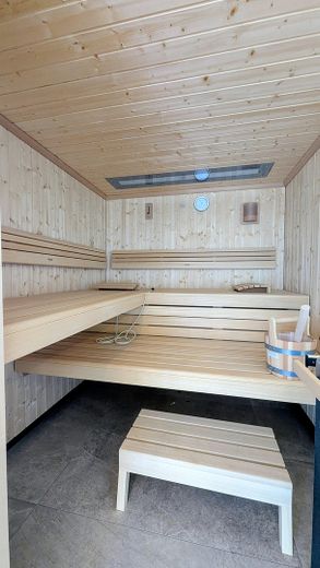 Kernsanierte Unternehmervilla mit einzigartigem Weitblick und luxuriöser Ausstattung – Sauna