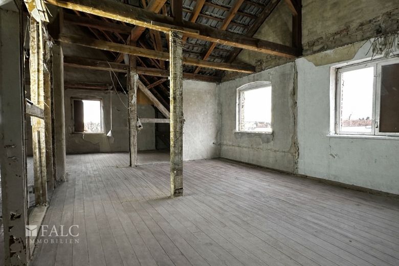 Provisionsfrei! MFH mit 308 m² für 79.500 EUR - 3 WE + DG-Ausbau + KfW-Potenzial – Dachgeschoss - Ist-Zustand (leergeräumt)