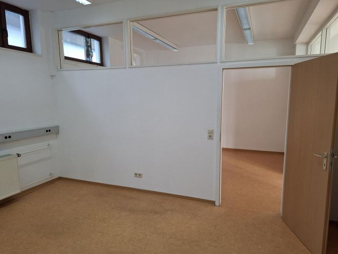 Barrierefreie, helle Büro/Praxisräume in Filderstadt Bernhausen – Raum Nord Mitte nach Ost