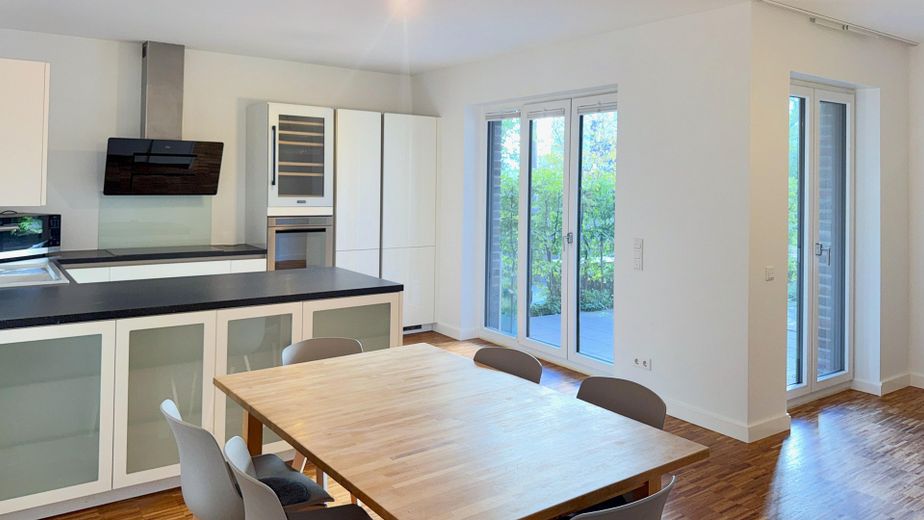 Freshly renovated in Othmarschen: 4 rooms, each with a garden door – commission-free – Essbereich zum Westgarten