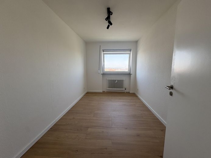 Bamberg'de balkonlu ve ankastre mutfaklı yenilenmiş 3 odalı daire (WE45) – Kinderzimmer 