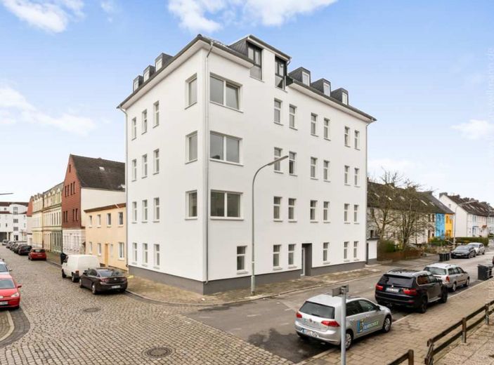 Moderne 2-Zimmer Wohnung im kernsanierten Mehrfamilienhaus – Hausansicht
