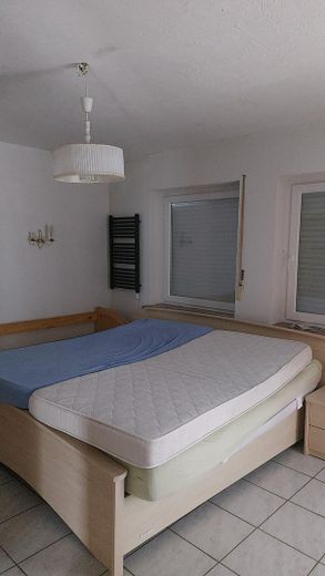 منزل عائلي منفصل/منزل للعطلات في موقع طبيعي هادئ – Schlafzimmer EG