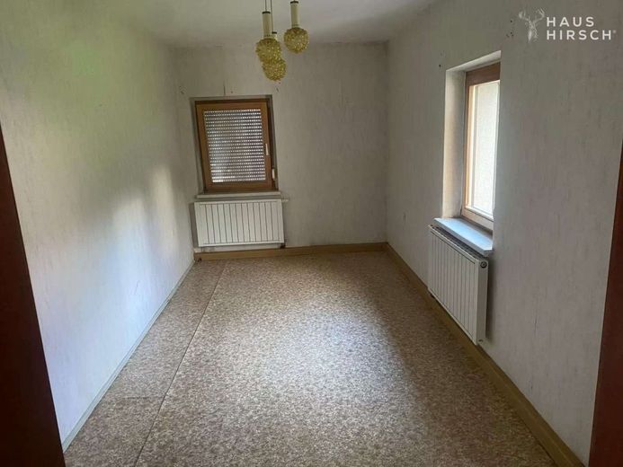 Großzügiges Einfamilienhaus mit Ausbaureserve und schönen Garten – Stube