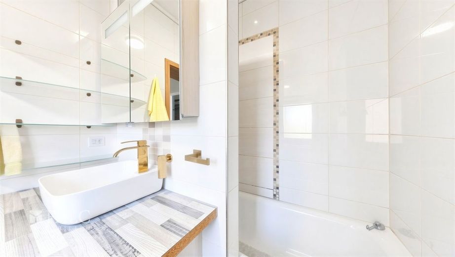 Ankommen. Wohlfühlen. Bleiben. Großzügige Wohnung in Bad Friedrichshall – 1. OG Badezimmer
