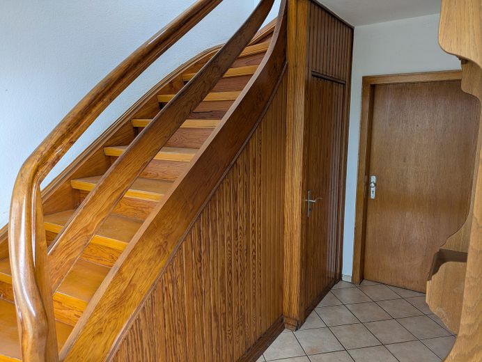 Diele mit Treppe zum OG