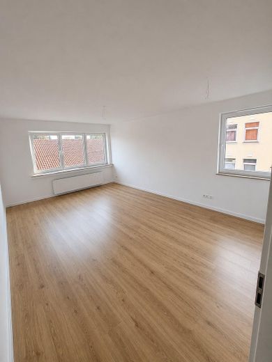 2-3 Zimmer Wohnungen: Erstbezug nach Kernsanierung – Moderne Wohnungen in zentraler Lage von Lehrte – Wohnzimmer 2 Zi. Wg.