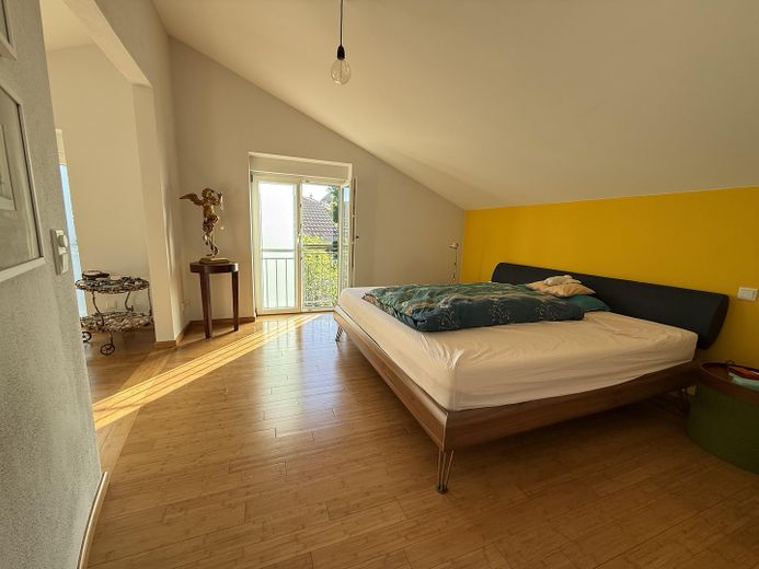 Hochwertiges Einfamilienhaus mit Berg- und Seeblick Nähe  Prien – Schlafzimmer