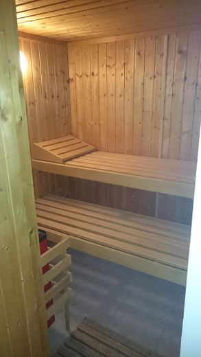 Ático con bienestar en 320 m² – Sauna