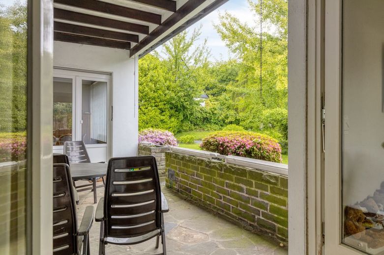 ***** Haus sucht glücklichen Bewohner, Großzügiges Domizil mit vielen Extras ***** – Terrasse