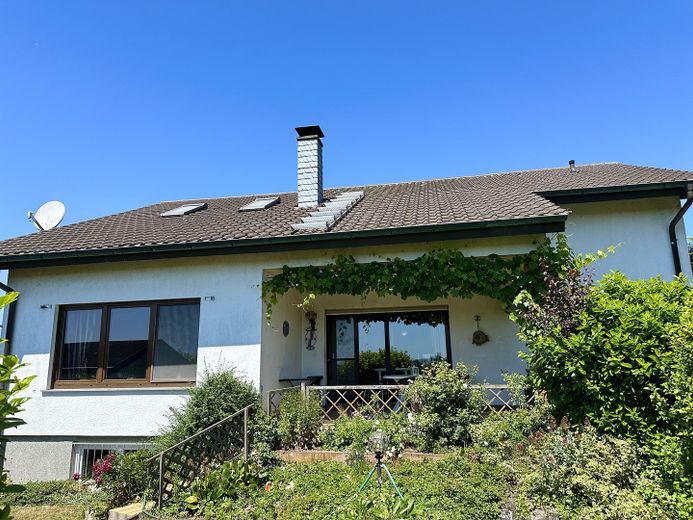 Außenansicht Haus + Dach