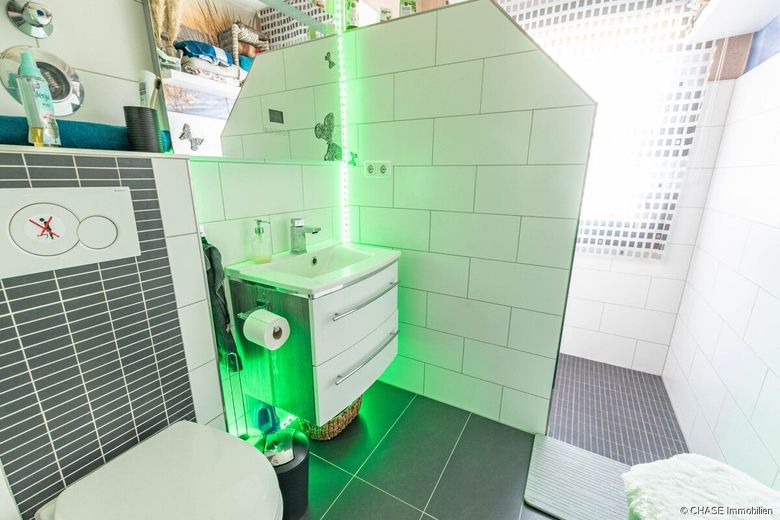 Modernisiertes Dreifamilienhaus in attraktiver Wohnlage - Bestes Wohnen oder Vermieten in Hameln! – Badezimmer Erdgeschoss