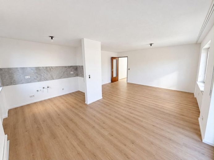 Charmante 2-Zimmer-Erdgeschosswohnung mit privatem Gartenanteil - teilsaniert! – Foto 3