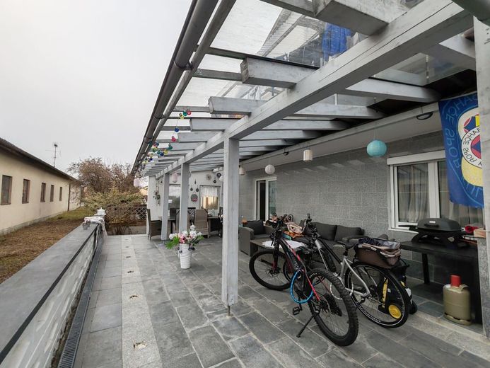 Einfamilienhaus mit 2 Wohnungen – Terrasse