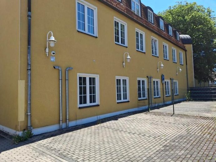 Flüchtlingsheim --- leerstehend --- zu verkaufen – Bild 1