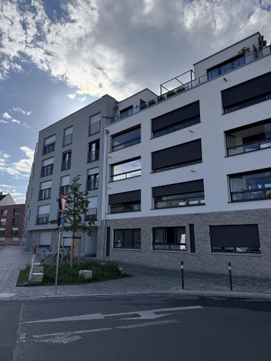 Lichtdurchflutete Neubau 3,5-Zimmer Maisonettewohnung: Loft-Charakter in zentraler Lage – Außenansicht Haus