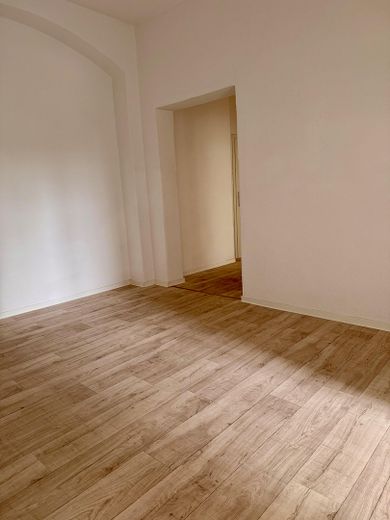 Helle, großzügig geschnittene 2-Zimmer-Wohnung – Sitzecke zum Flur
