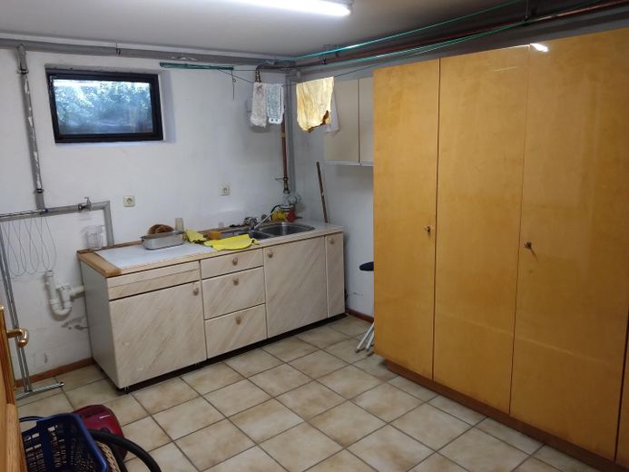 Per famiglie, casa unifamiliare indipendente a Eckental Brand da privato – Keller Waschküche