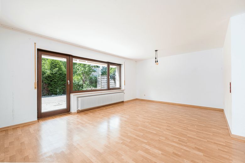 Großzügiges Reiheneckhaus mit Fernwärmeanschluss PROVISIONSFREI – Wohnzimmer