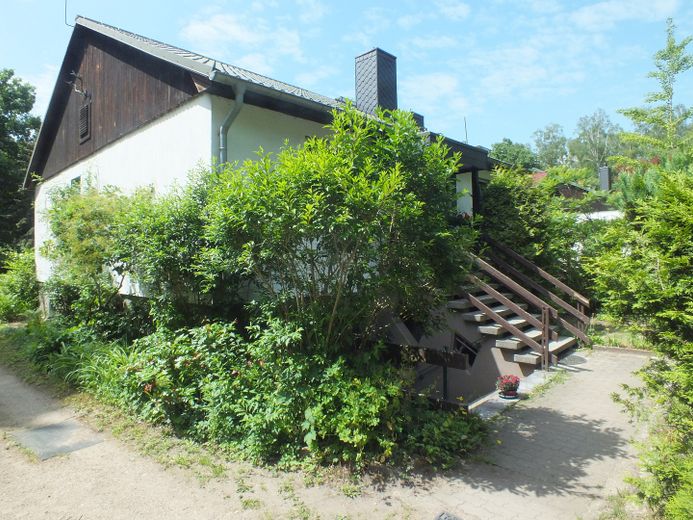 Provisionsfrei - Doppelhaushälfte in Waldnähe – Hauseingangsbereich