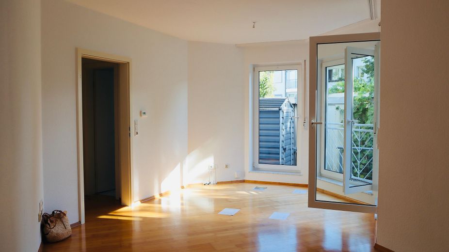 Mieszkanie dwupoziomowe z 3 pokojami i ogrodem, spokojna i centralna lokalizacja w Niederradzie – Wohnzimmer2