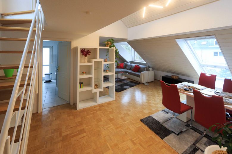 Schicke Maisonette-Wohnung mit Galerie und Loftcharakter | 2 Bäder – Wohnbereich