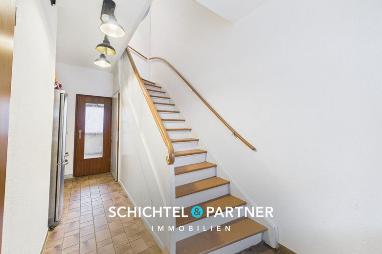 Bahnhofsvorstadt | Studentenhaus mit zwei Balkonen und Terrasse – S&amp;P | Flur