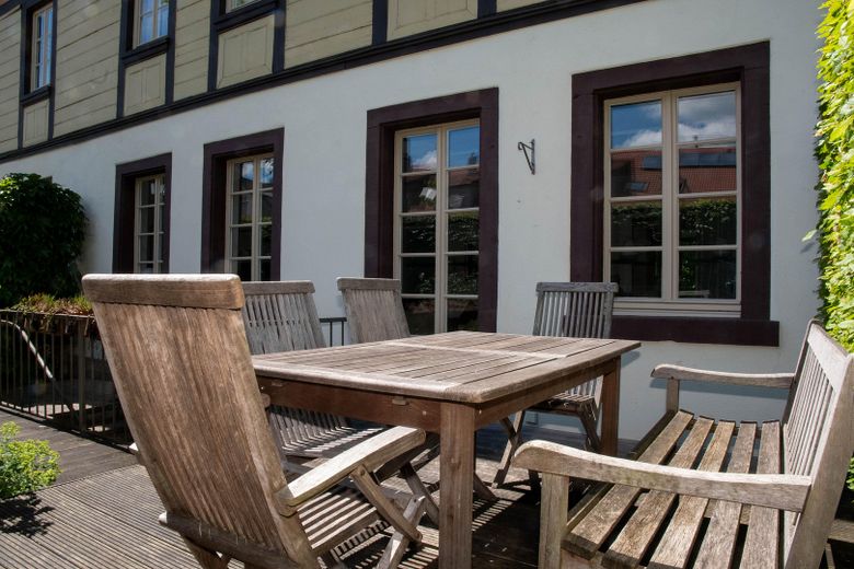 Sitzplatz hinter dem Haus