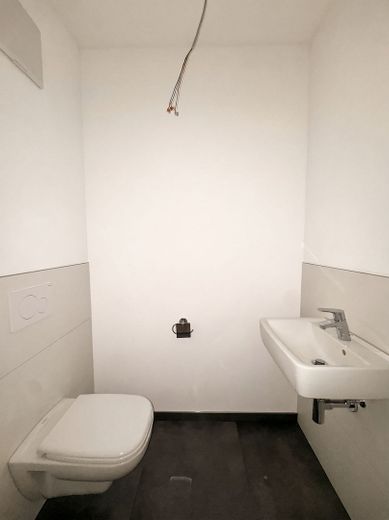 Erstbezug! Neue, helle, barrierefreie 3-Zimmer-EG-Wohnung mit Garten in zentraler Lage in Jockgrim – Gäste WC