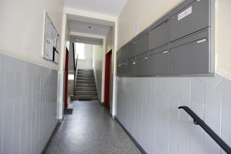 Schöne 2,5 Zimmer Wohnung (Nähe Hochschule Hannover) + Garage optional – Hausflur