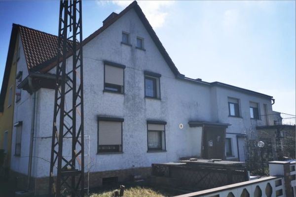 Przestronny dom w zabudowie bliźniaczej z warsztatem XL w Lauta