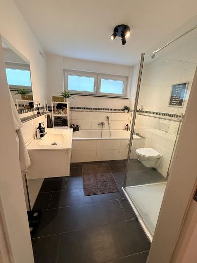 Helle Souterrain-Wohnung mit Terrasse (Südausrichtung) – Foto 7