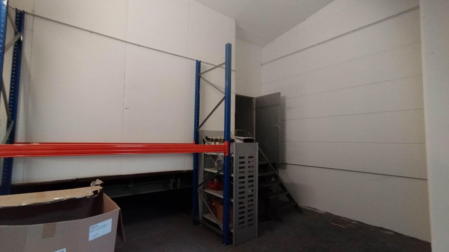 Capannone di stoccaggio e produzione di 1000m² nella zona industriale, 2,75 €/m² vicino a Saarbrücken (uffici opzionali) – Halle 2 - Abstellraum