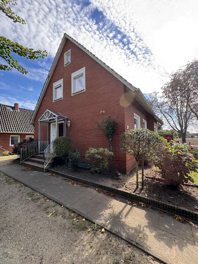 seitliche Hausansicht Li.