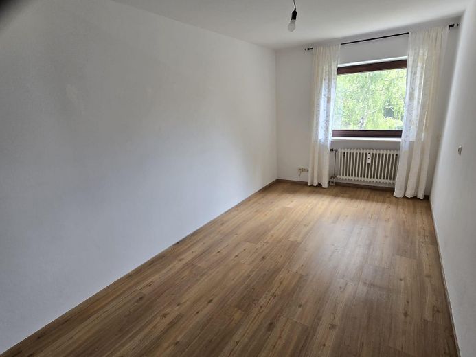 Ein Logenplatz im Grünen – großzügige 3-Zimmer-Wohnung – Gäste- Kinderzimmer unmöbliert