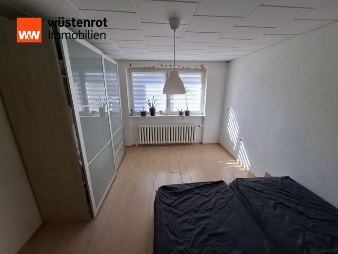 Neuer Preis! Doppelhaus im Bungalowstil in Luckenwalde mit großer Nutzfläche im Keller zu verkaufen. – Schlafzimmer
